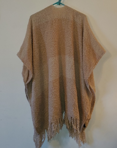 Tan poncho - Picture 2 of 2